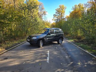2011 Chevrolet Niva I Рестайлинг, зелёный, 470000 рублей, вид 1