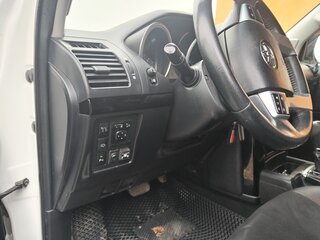 2016 Toyota Land Cruiser Prado 6-speed 150 Series Рестайлинг 1, белый, 4000000 рублей, вид 3