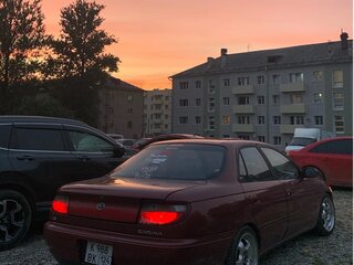 1992 Toyota Carina VI (T190), красный, 350000 рублей, вид 3