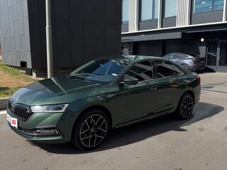 2022 Skoda Octavia IV (A8), зелёный, 3000000 рублей, вид 2