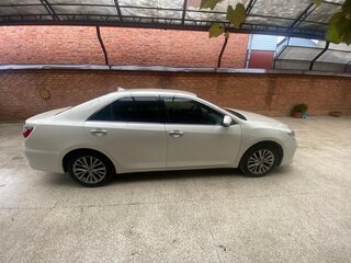 2016 Toyota Camry VII (XV50) Рестайлинг, белый, 2300000 рублей, вид 4