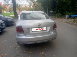 2016 Volkswagen Polo V Рестайлинг, серебристый, 930000 рублей, вид 3
