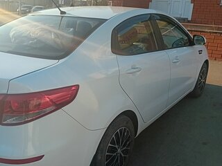 2016 Kia Rio III Рестайлинг, белый, 950000 рублей, вид 3