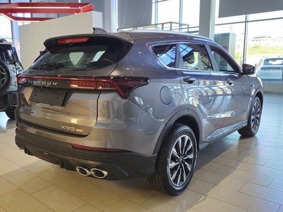 2026 Jetour X70+ I Рестайлинг, серый, 3399000 рублей - вид 3