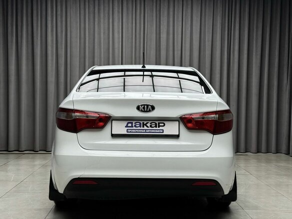 2013 Kia Rio 5-speed III, белый - вид 4