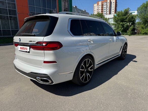 2022 BMW X7 40i I (G07), белый, 9000000 рублей - вид 4
