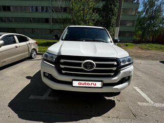 2016 Toyota Land Cruiser 200 Series Рестайлинг 2, белый, 7000000 рублей, вид 1