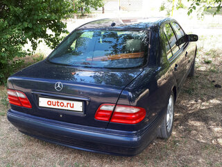 2000 Mercedes-Benz E-Класс 280 II (W210, S210) Рестайлинг, синий, 1150000 рублей, вид 3