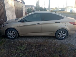 2013 Hyundai Solaris I, бежевый, 710000 рублей, вид 3