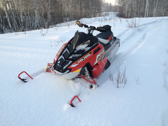 2014 Polaris 600 INDY, красный - вид 2