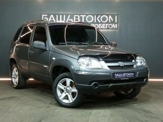 2017 Chevrolet Niva I Рестайлинг, серый, 515000 рублей, вид 2