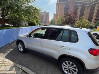 2014 Volkswagen Tiguan I Рестайлинг, серебристый, 1400000 рублей, вид 1
