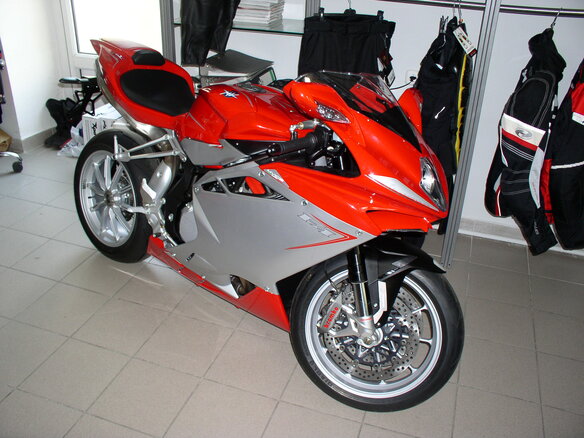 2013 MV Agusta F4 1000, красный