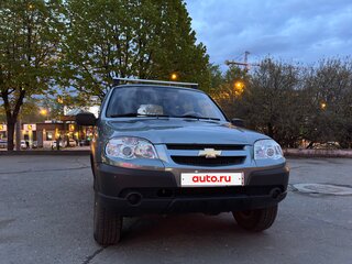 2011 Chevrolet Niva I Рестайлинг, серый, 650000 рублей, вид 1