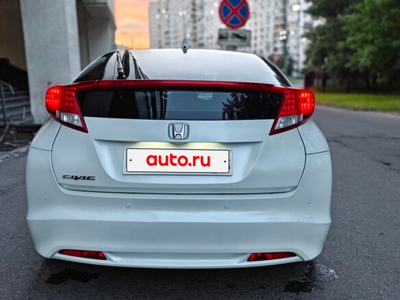 2012 Honda Civic IX, белый - вид 3