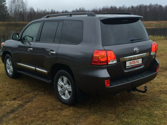 2012 Toyota Land Cruiser 200 Series Рестайлинг 1, серый, 4000000 рублей - вид 5