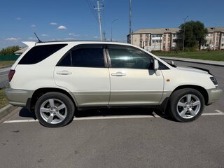 1999 Toyota Harrier I (XU10), белый, 950000 рублей, вид 3
