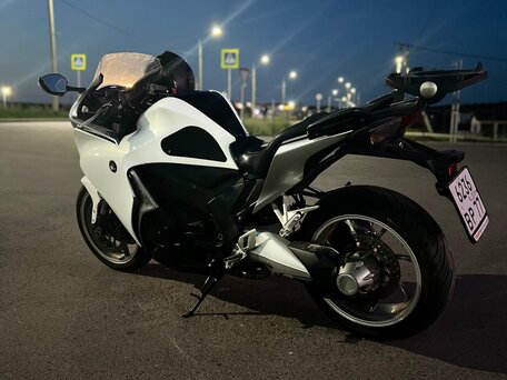 2012 Honda VFR 1200, белый, 889000 рублей, вид 3