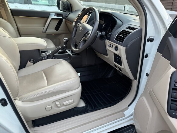 2020 Toyota Land Cruiser Prado 150 Series Рестайлинг 3, белый, 5300000 рублей - вид 5