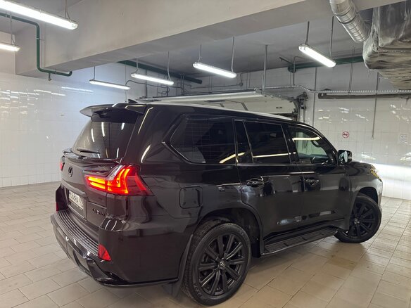 2018 Lexus LX 570 III Рестайлинг 2, чёрный, 8000000 рублей - вид 4