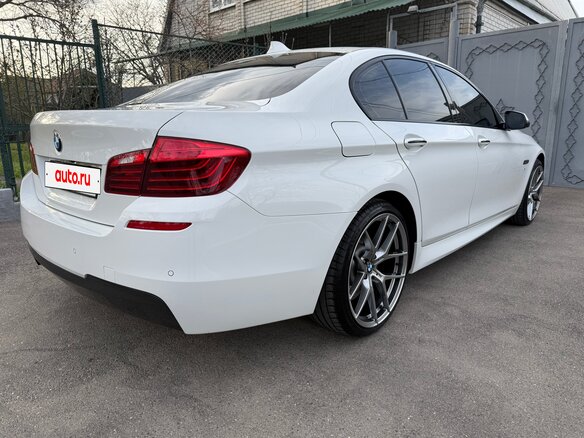 2016 BMW 5 серии 528i xDrive VI (F10/F11/F07) Рестайлинг, белый, 2800000 рублей - вид 4