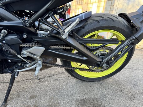 2017 Yamaha MT-09 (FZ-09), серый, 930000 рублей, вид 5