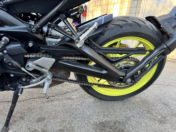 2017 Yamaha MT-09 (FZ-09), серый, 930000 рублей - вид 4