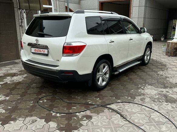 2012 Toyota Highlander II (XU40) Рестайлинг, белый, 2050000 рублей