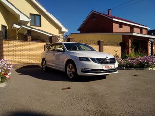 2018 Skoda Octavia III (A7) Рестайлинг, белый, 2030000 рублей, вид 3