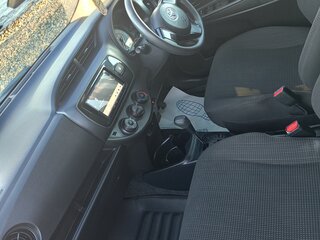 2018 Toyota Vitz III (XP130) Рестайлинг 2, серый, 1150000 рублей, вид 3