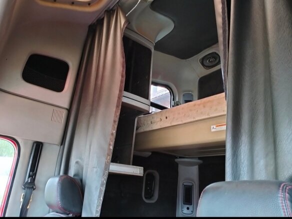 2006 Freightliner Century Class, красный, 990000 рублей - вид 12