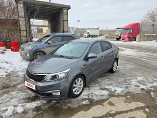 2015 Kia Rio III Рестайлинг, серый, 900000 рублей, вид 2