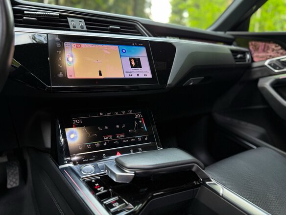 2020 Audi e-tron 55 I, синий, 5800000 рублей - вид 19