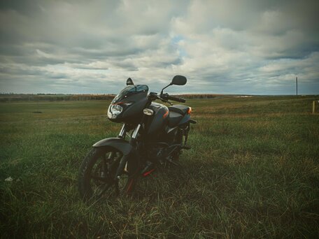 2020 Bajaj Pulsar 180, чёрный, 200000 рублей, вид 4