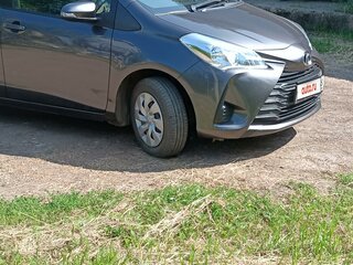 2018 Toyota Vitz III (XP130) Рестайлинг, серый, 980000 рублей, вид 3