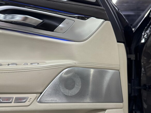 2015 BMW 7 серии Long 750Li xDrive VI (G11/G12), коричневый, 3800000 рублей - вид 38
