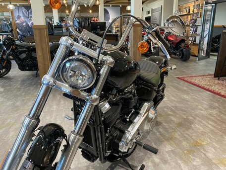2022 Harley-Davidson Softail Standard, чёрный, 2150000 рублей, вид 4