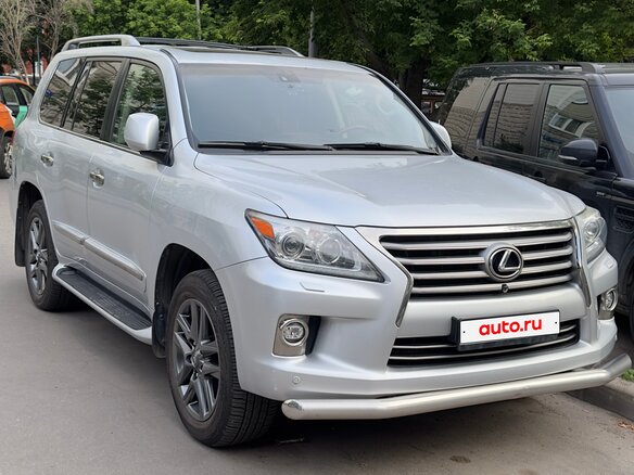 2013 Lexus LX 570 III Рестайлинг, серебристый, 5100000 рублей - вид 3