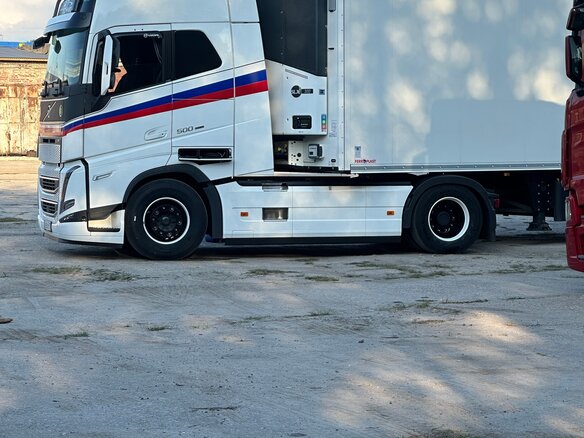 2023 Volvo FH, белый, 15000000 рублей - вид 2