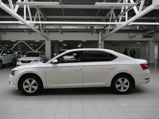 2018 Skoda Superb III, белый, 1820000 рублей, вид 4