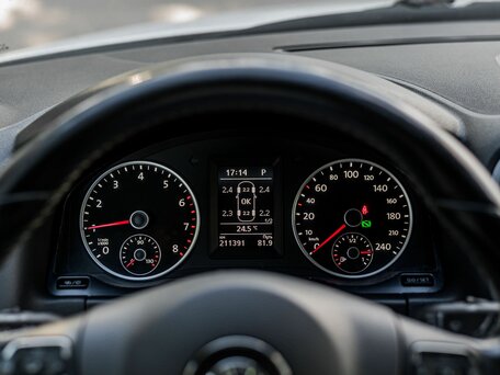 2015 Volkswagen Tiguan I Рестайлинг, белый, 1040000 рублей, вид 5