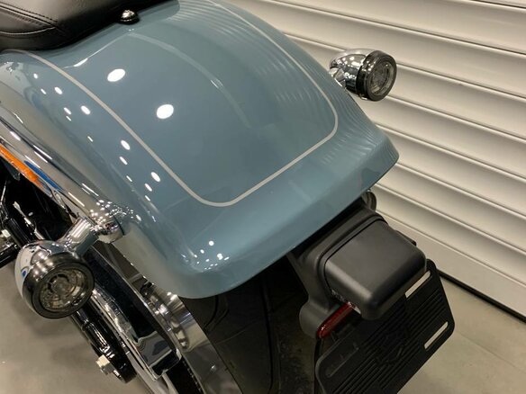 2024 Harley-Davidson Fat Boy, голубой, 3390000 рублей - вид 4