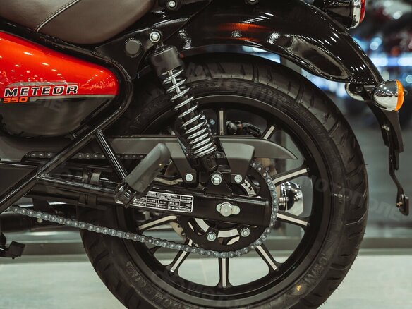 2026 Royal Enfield Meteor, красный, 528000 рублей - вид 13