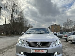 2011 Toyota Camry VII (XV50), серебристый, 1950000 рублей, вид 2