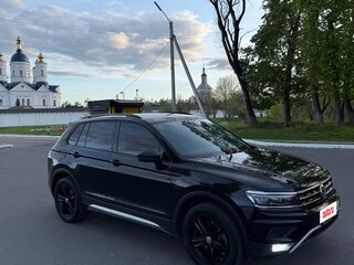 2019 Volkswagen Tiguan II, чёрный, 2810000 рублей, вид 3