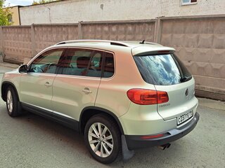 2011 Volkswagen Tiguan I Рестайлинг, бежевый, 1350000 рублей, вид 3