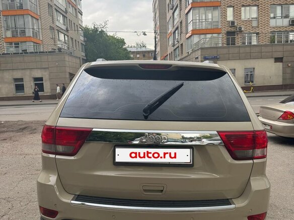 2011 Jeep Grand Cherokee IV (WK2), бежевый, 1400000 рублей - вид 2