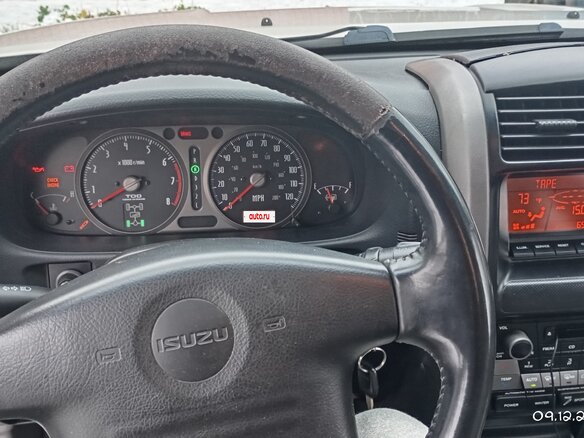 2002 Isuzu Axiom, серый, 720000 рублей - вид 9