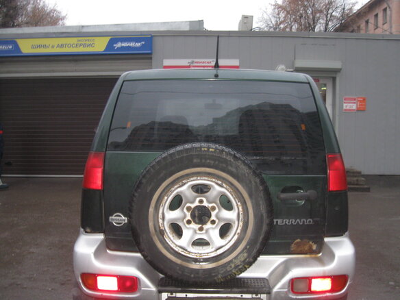 2001 Nissan Terrano II Рестайлинг 2, зелёный - вид 1