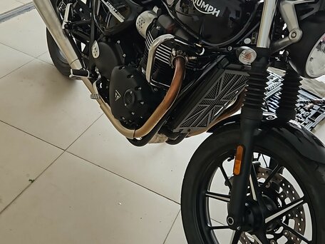2020 Triumph Street Twin, чёрный, 950000 рублей, вид 5